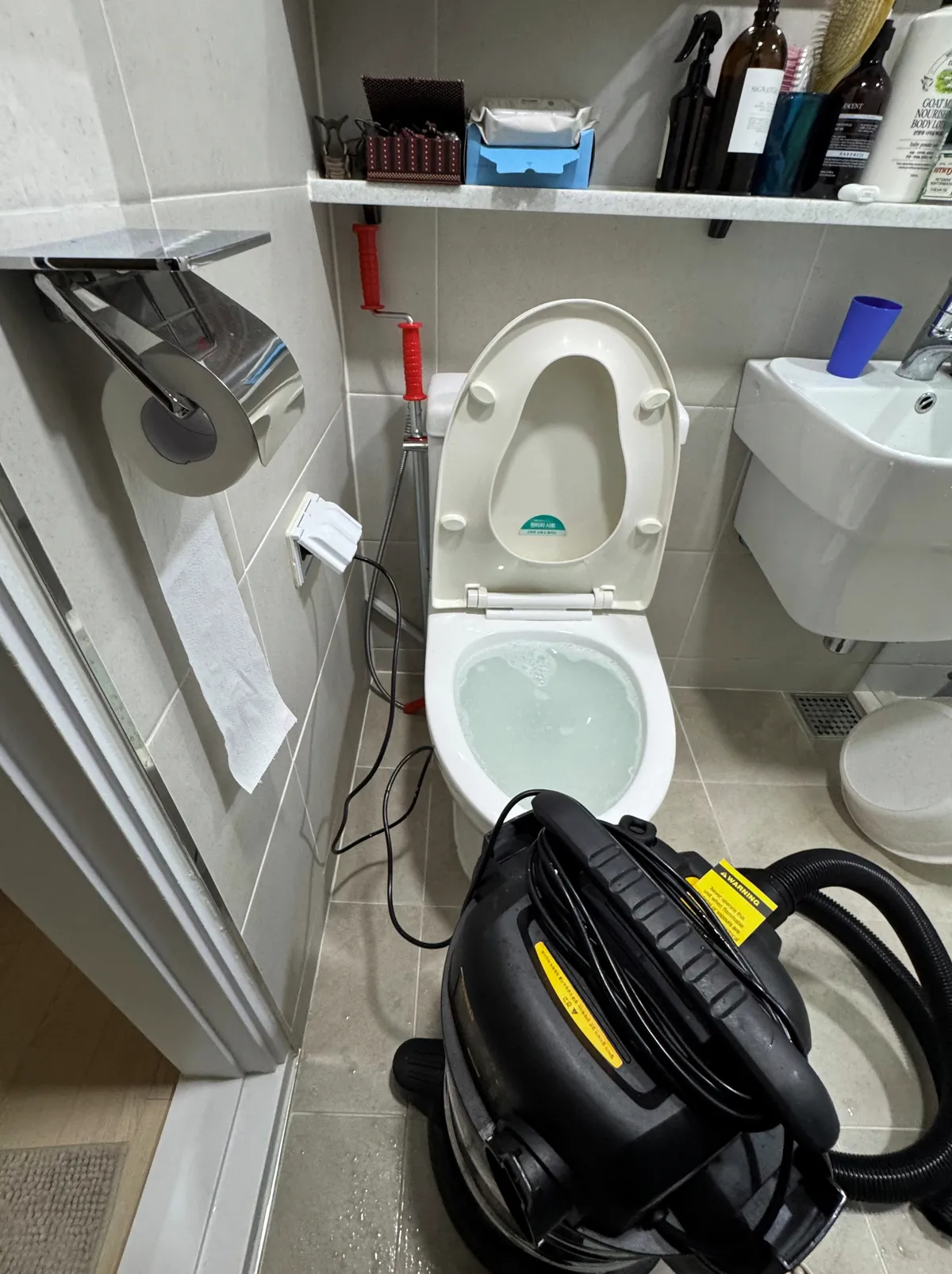 오수관 막힘, 변기만 계속 뚫어도 될까? 물이 전혀 안 내려갈 때 확인할 곳